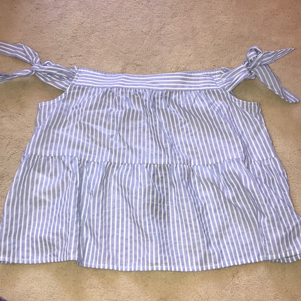 BCBG MAXAZRIA TOP. NEW!